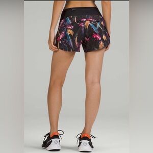 NOWT Lululemon Speed Up Mid-Rise Lined Short 4"
Veiled Floral Black Multi